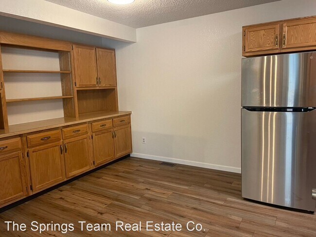 Building Photo - 2 br, 2 bath House - 82 Stovel Circle