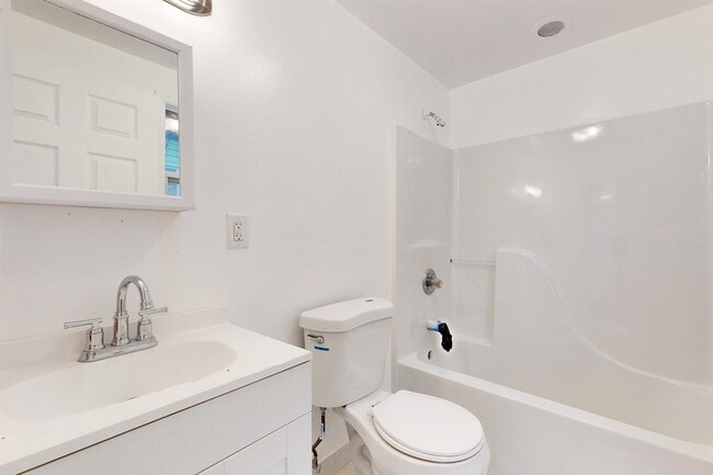 Building Photo - 604 4th St