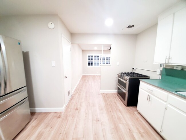 Building Photo - 2 bedroom home with garage, solar power, A...