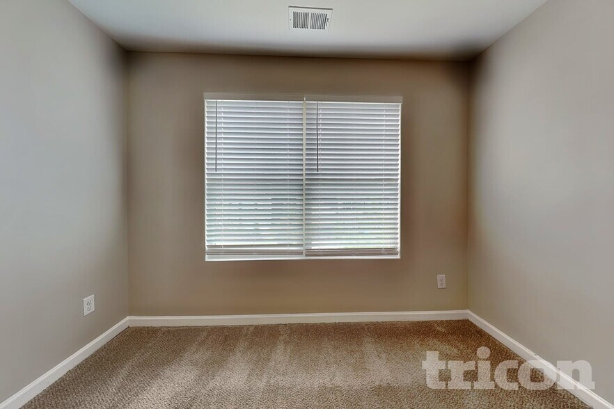 Building Photo - 418 Daffodil Drive
