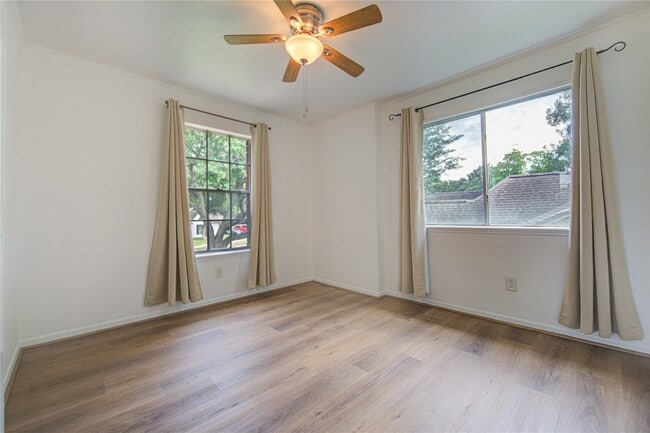 Building Photo - 902 Mesa Terrace Dr