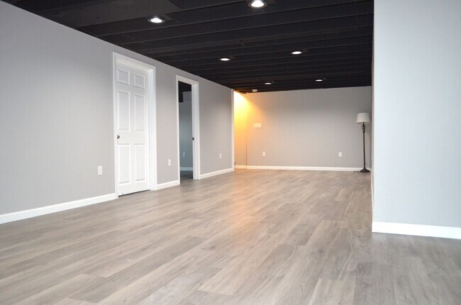 Building Photo - Price Drop! Updated 4 bed 3 bath in Fenton