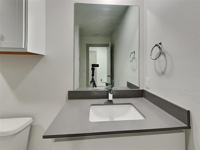 Building Photo - 13526 Vinita Dr