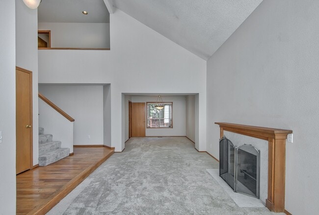 Building Photo - Beautiful cul-de-sac home, with fenced in yard