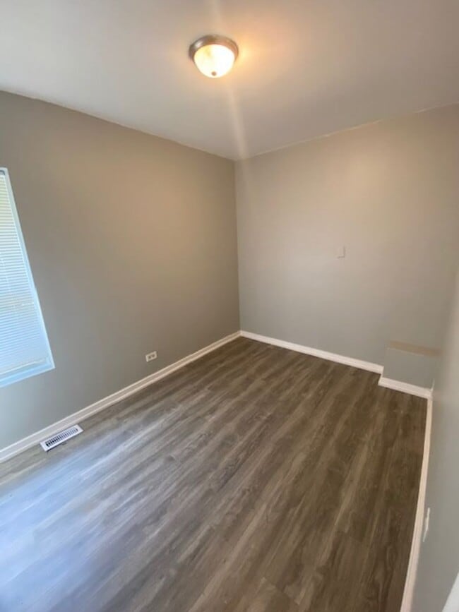 Building Photo - 7314 S University Ave