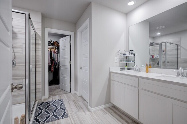 Building Photo - 14705 Travertine Fls Ln