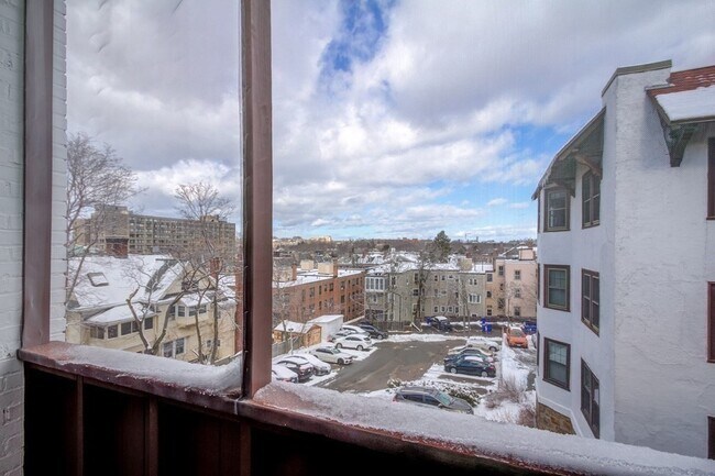 Building Photo - 321 Tappan St