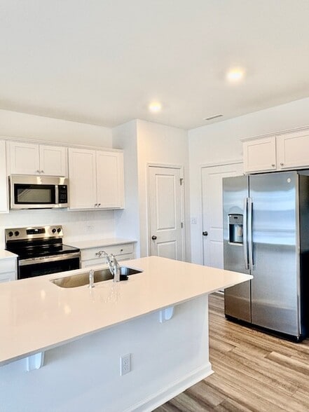 Building Photo - 463 Fran Dr