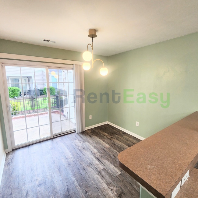 Building Photo - 2250 Humphreys Dr
