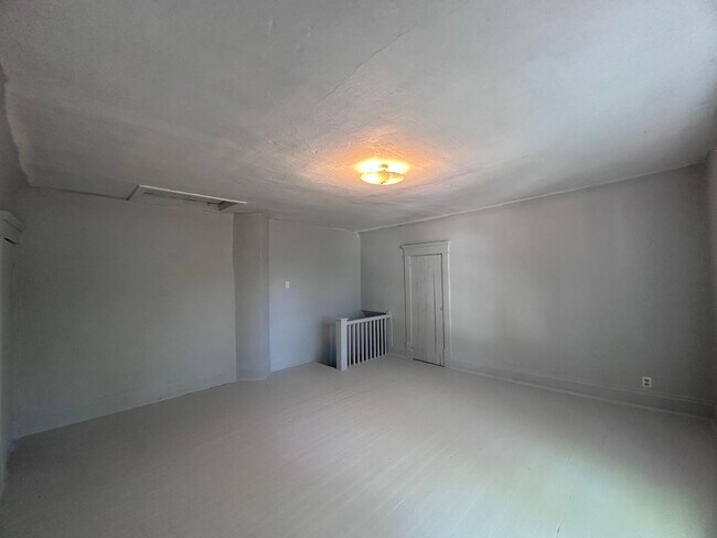 Building Photo - 215 Cook-