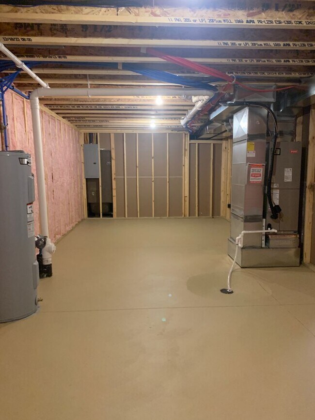 Building Photo - Located in SE Lincoln! Newer ranch townhome with 2 stall garage. Spacious 3 bedrooms/3 bathroom, ...