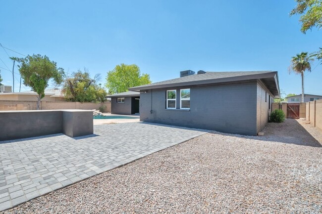 Building Photo - Remodeled 5-Bedroom Tempe Home with Private Pool, Large Yard & Garage Near ASU