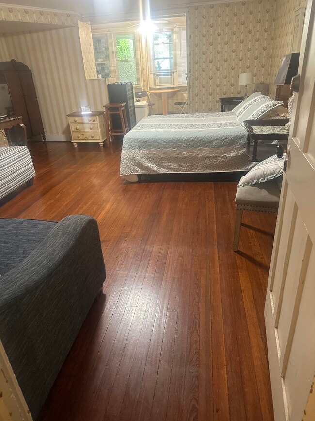 Hard wood floors - 7 Madison Pl
