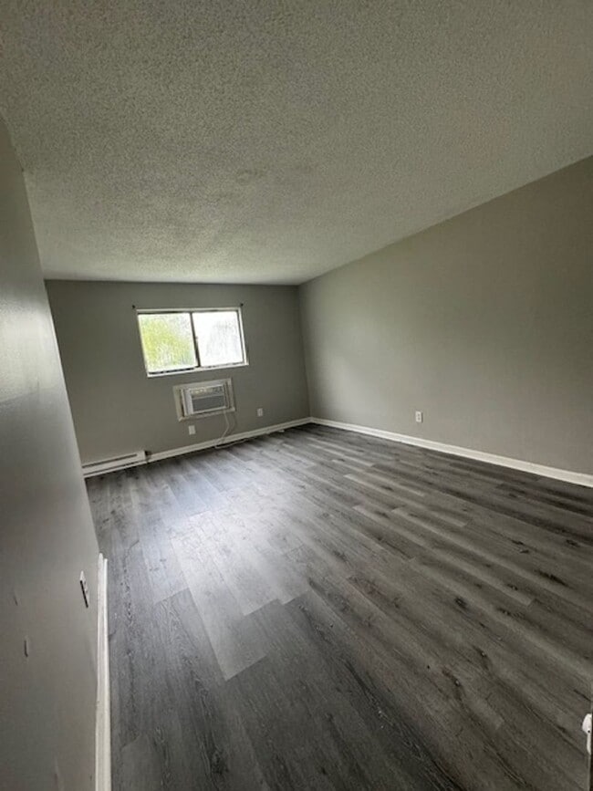 Building Photo - 6621 Fairfield Ave