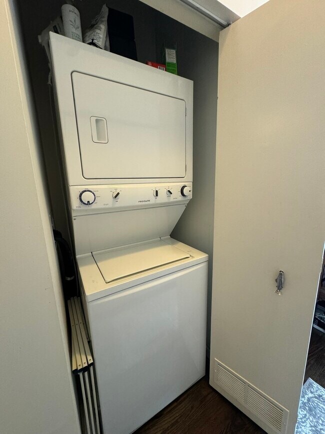 Building Photo - 1620 S Michigan Ave