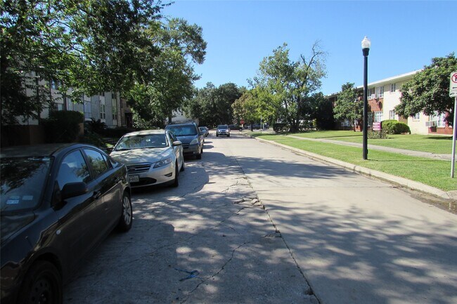 Building Photo - 2513 Shakespeare St