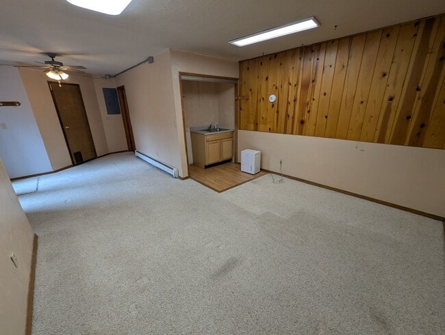 Building Photo - 2 bed/2.5 bath single family home w/ bonus...