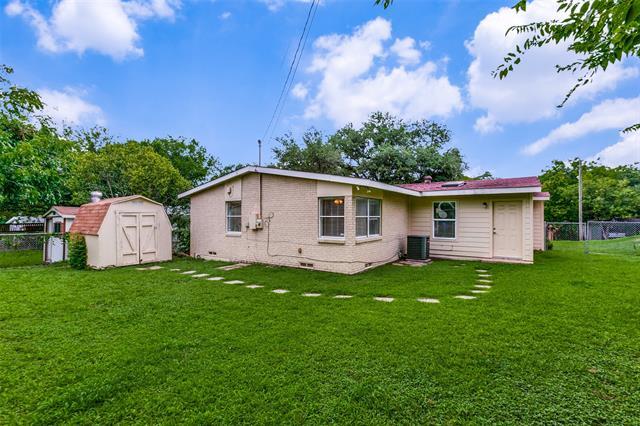 Building Photo - 2130 Forest Oaks Dr