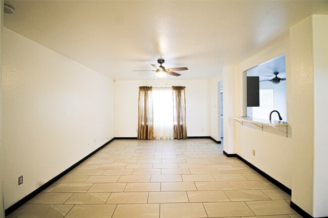 Building Photo - 3827 Dogwood Tr