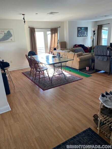 Building Photo - 8 Glencoe St