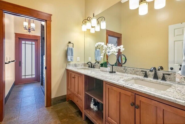 Building Photo - 10577 Down Lakeview Cir