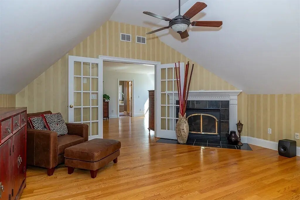 Building Photo - 120 Adams St