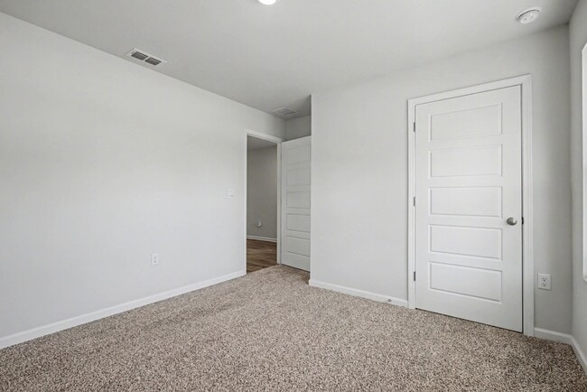 Building Photo - 4000 Cottage Farm Rd