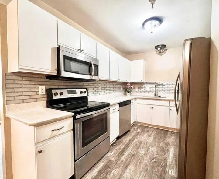 More photos - 15650 Stone Crossing Dr