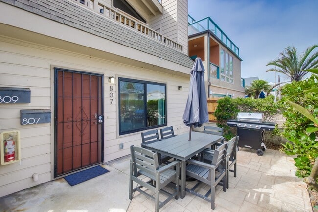 Building Photo - 807 Capistrano Pl