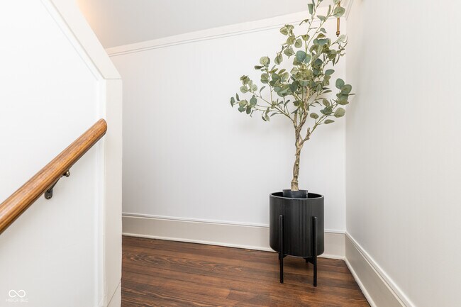 Building Photo - 322 E 37th St