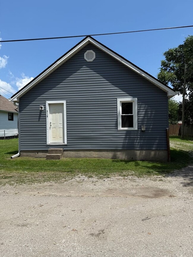 Building Photo - Cozy  Home