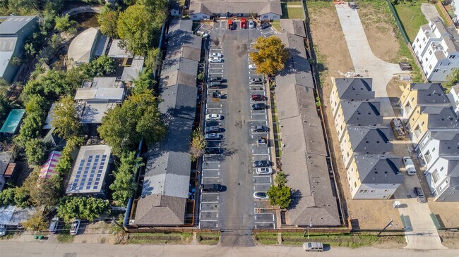 Building Photo - 1617 Northwood St