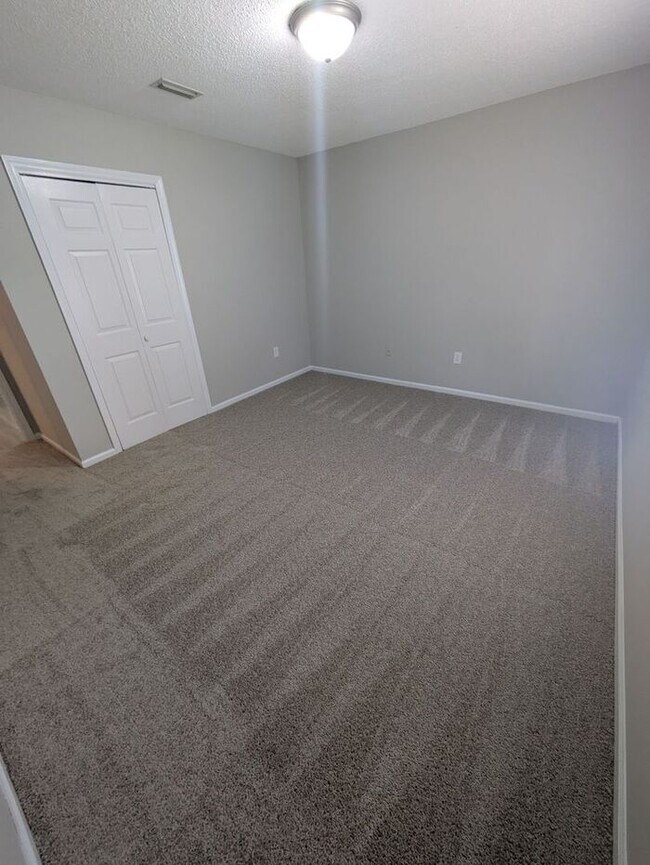 Building Photo - 2BD/1B End Unit at Northtowne Heights