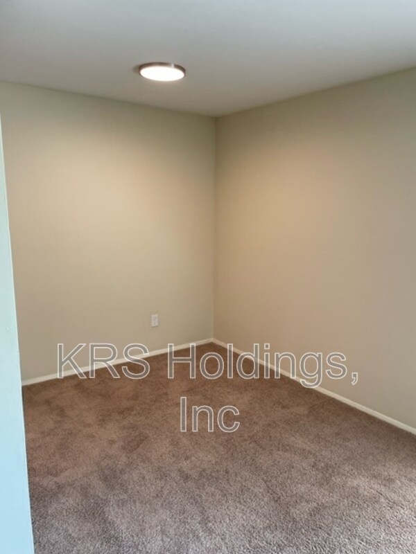Building Photo - 1237 Nelson St