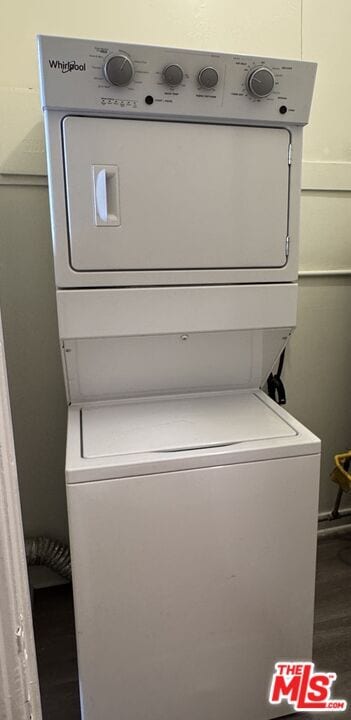 Building Photo - 328 N Sycamore Ave