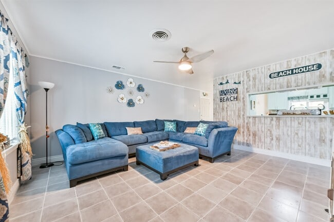 Building Photo - 728 7th St