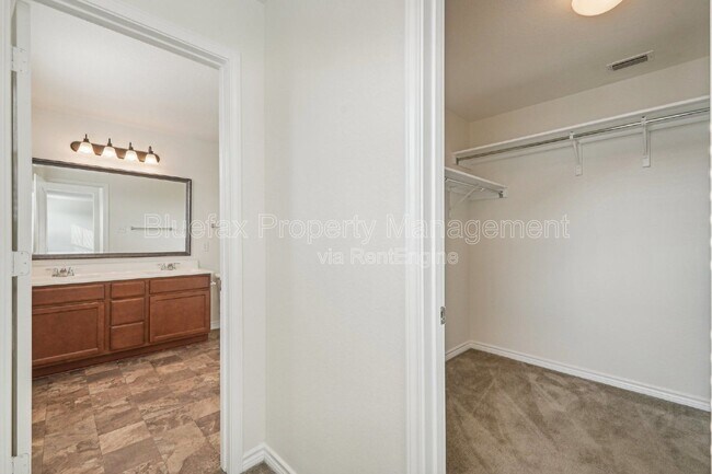 Building Photo - 3306 Putnam Fields