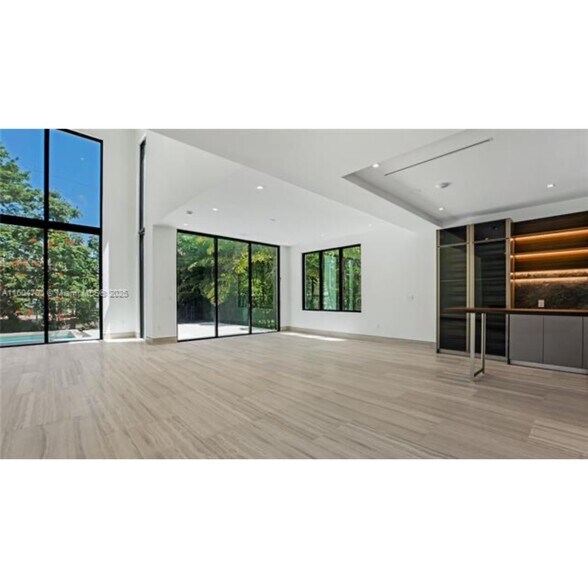 Building Photo - 345 W 46th St