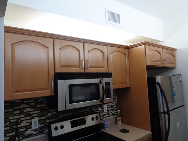 Building Photo - 2512 SE Anchorage Cove