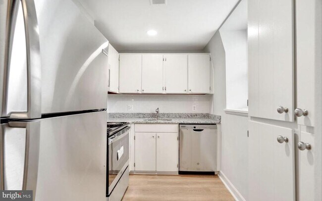 Building Photo - 3008 S Abingdon St