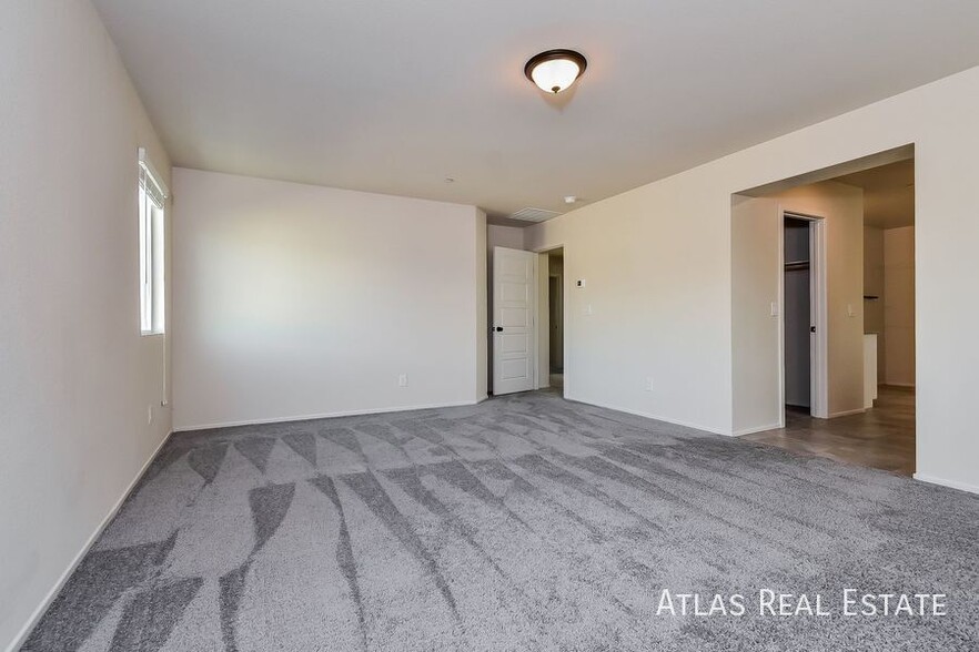 Building Photo - 4527 Sapphire Moon Ave