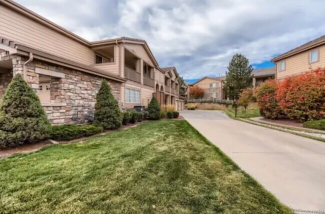 Building Photo - 22940 E Roxbury Dr