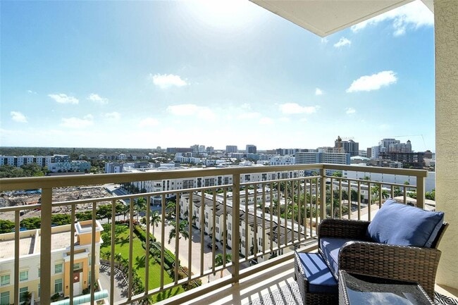 Building Photo - 800 N Tamiami Trl