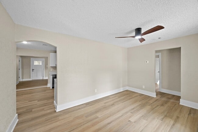 Building Photo - 10211 Glenmawr Dr