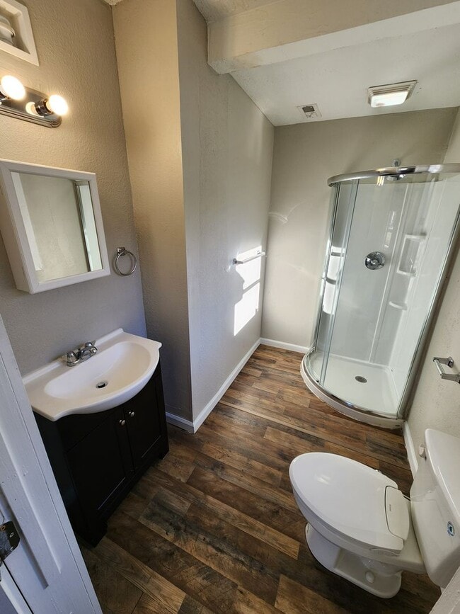 Building Photo - Spacious 3-Bedroom, 2-Bathroom Home AVAILABLE NOW!!