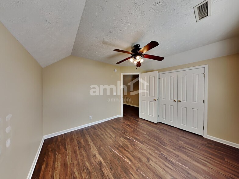 Building Photo - 2519 Claymore Run