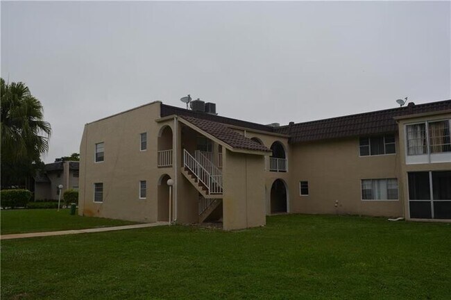 Building Photo - 2710 Riverside Dr