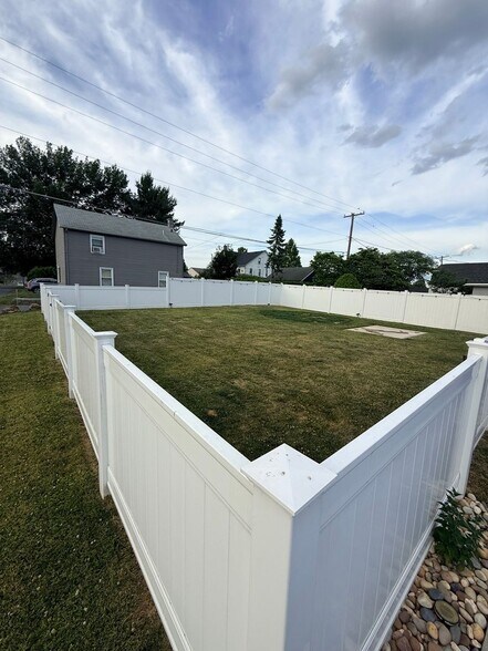 Building Photo - 1530 Cottage Ave