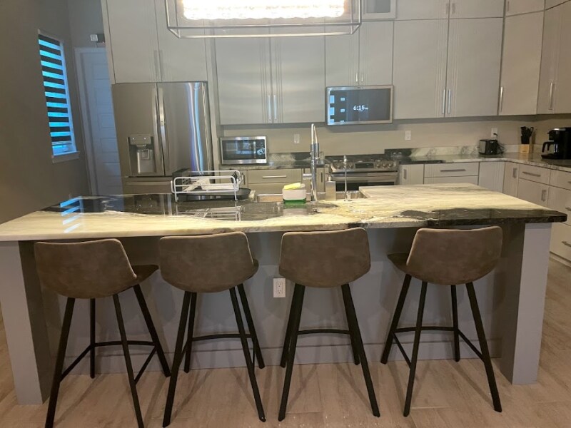 Building Photo - 415 4th Ave SW