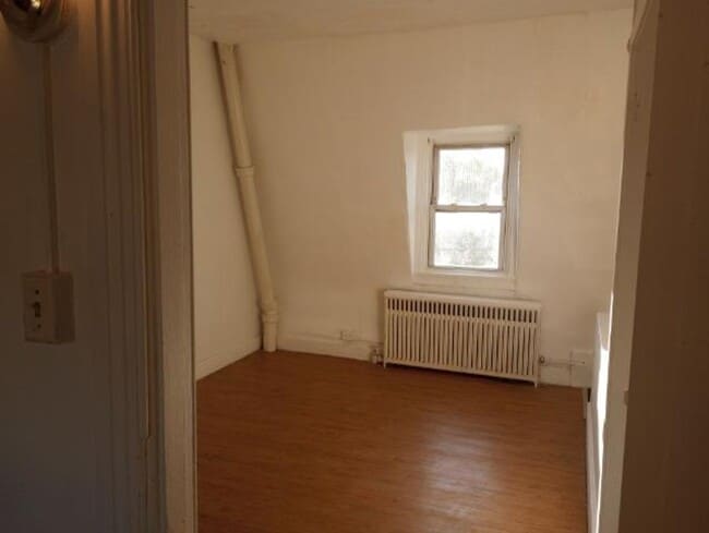 Building Photo - 864 N 6th St